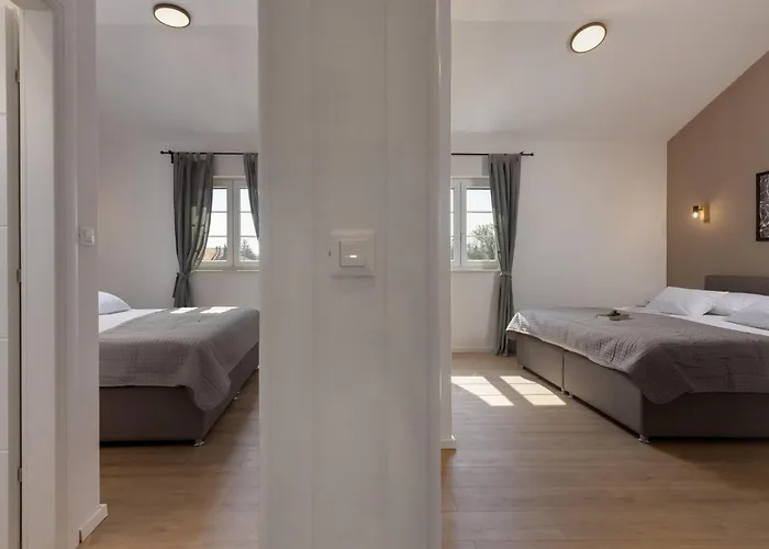 بيت للعطل Muralis نين